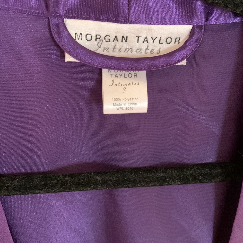 Morgan Taylor Slip‎ and Robe Set. - Picture 8 of 9